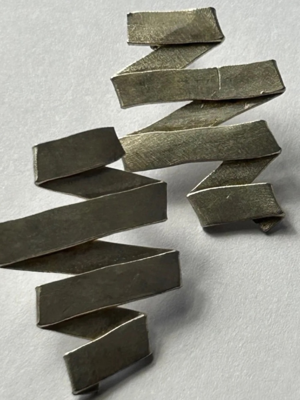 Vintage sterling silver Rare modernist Hammered twisted ribbon Zig Zag Earrings